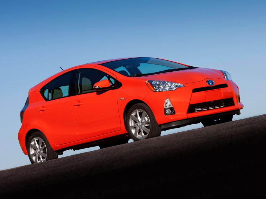  Toyota Prius C 2012 года  (фото 8 из 87)